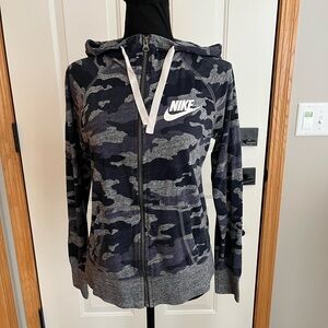Womens Nike blue gray camo full zip lightweight hood athletic jacket. Size small